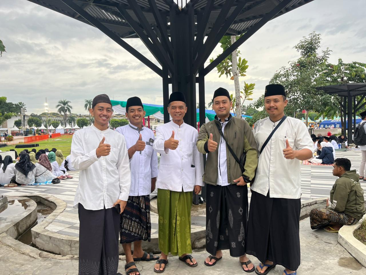 Guru MI Ar Roudhoh Ikut Berpartisipasi dalam 1 Abad Versi Masehi dan Hari Jadi Ke - 97 Kabupaten Jember