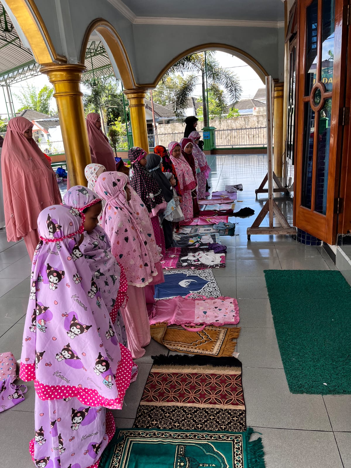 Mengenal Sholat Ied Sejak Dini, TK Ar-Roudhoh Ajak Anak Praktik Ibadah di Masjid
